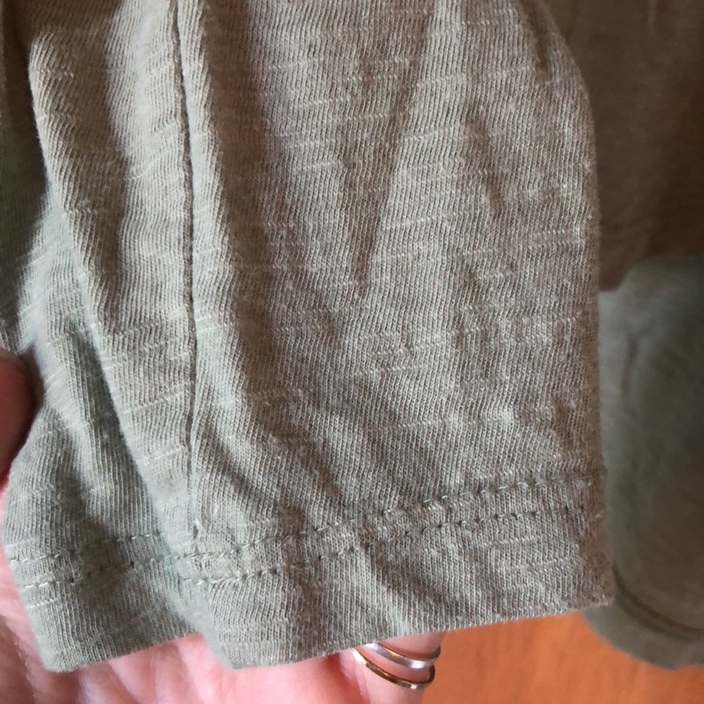 True Craft sage green high low long sleeved tee - Picture 4 of 7